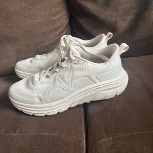 Vionic Women's Off-White Sneakers